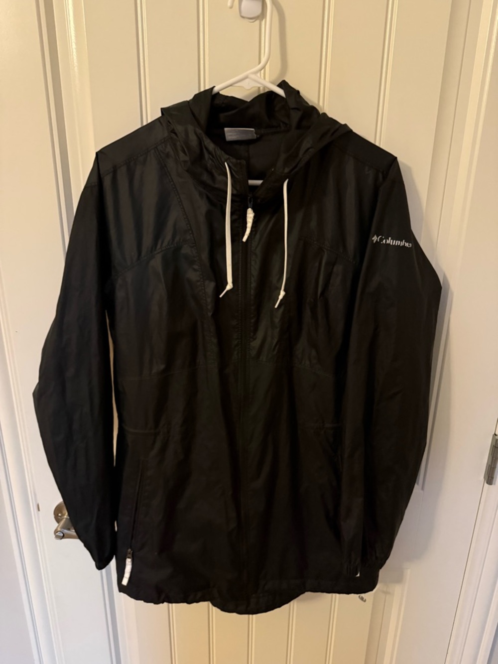 Columbia Women’s Black Hooded Lightweight Jacket